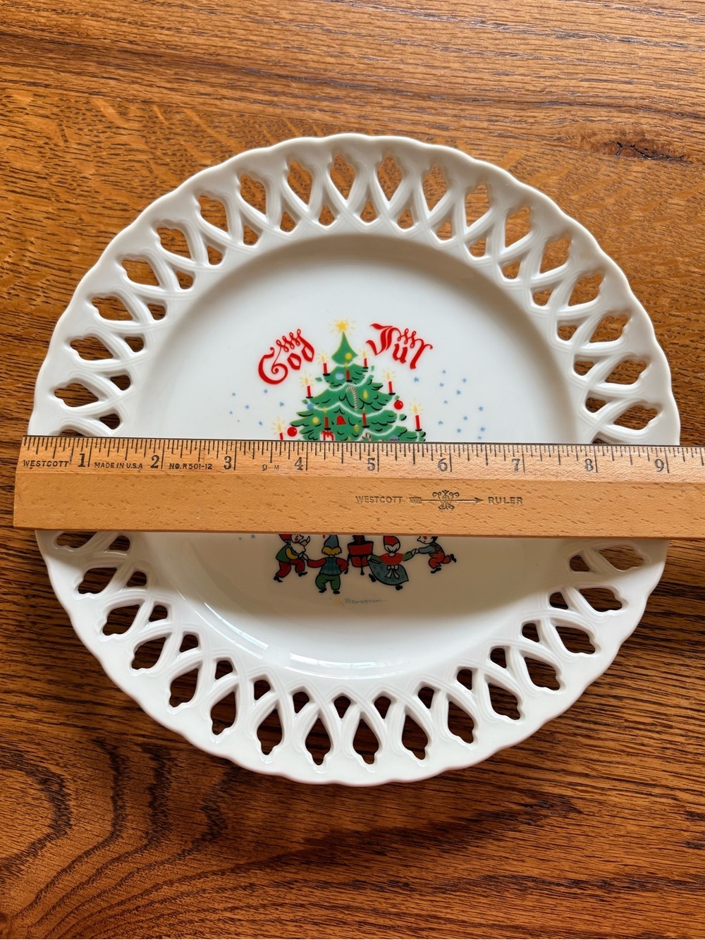 Vintage Lace Edge Berggren Christmas Plate with Tree and Children- Swedish - Picture 7 of 10